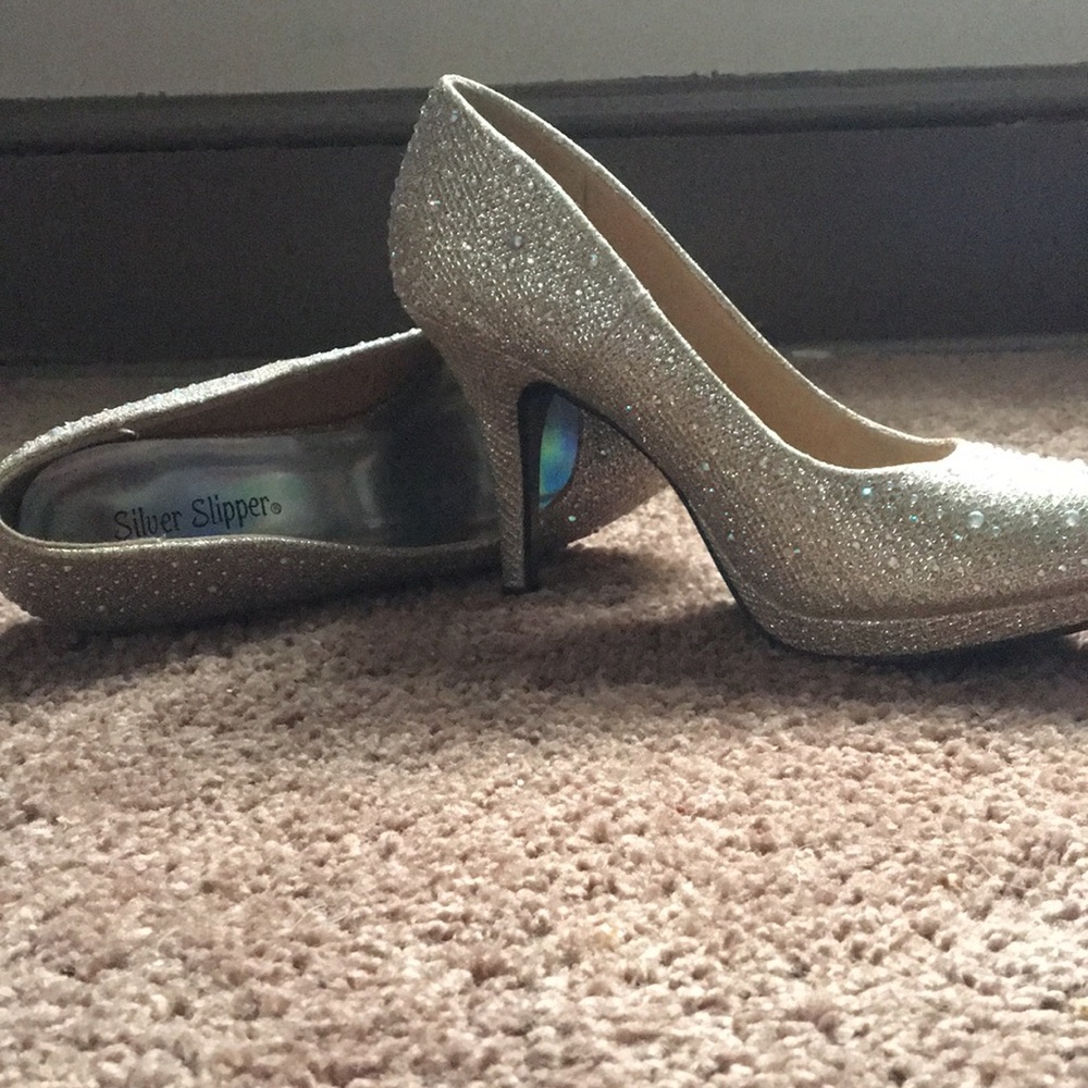 Size 6 and 1/2 gold heels.